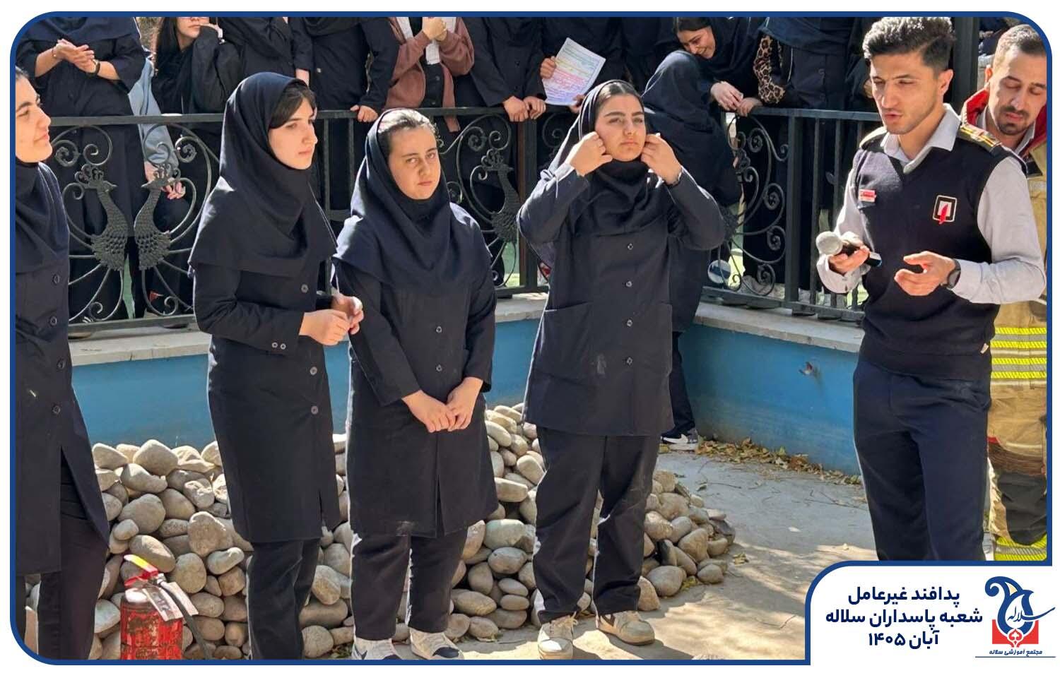 آموزش عملی استفاده از کپسول آتش&zwnj;نشانی در مدرسه سلاله